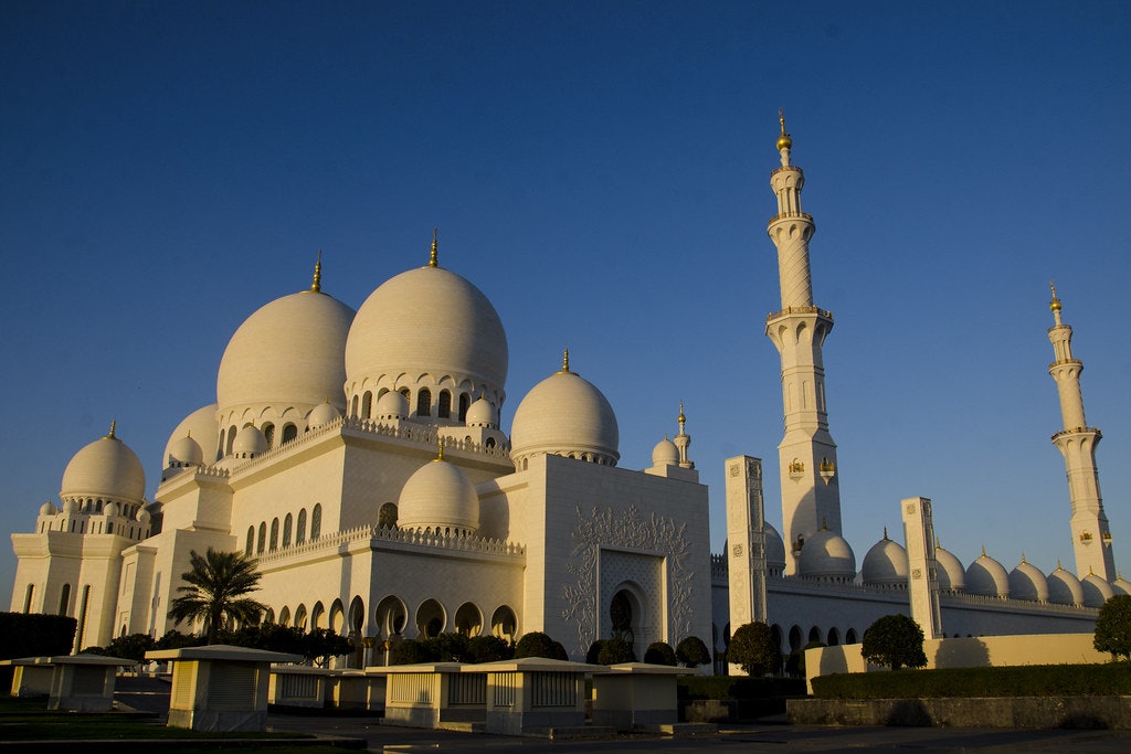 Sheikh Zayed Grand Mosque Tours From Dubai