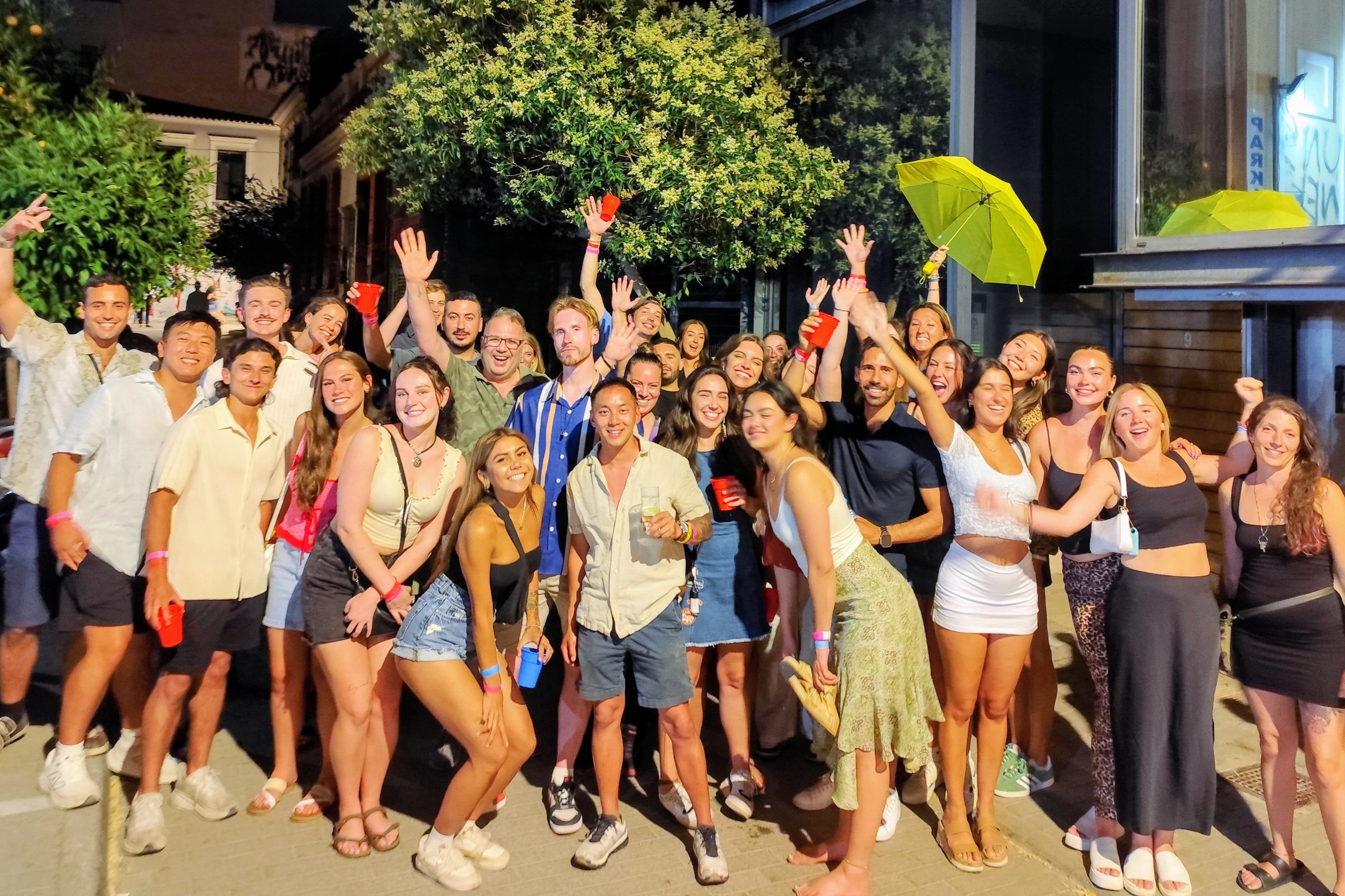Athens: Pub Crawl + Unlimited Drinks + Nightclub Entry