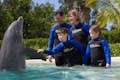 Dieses unterhaltsame 30-minütige Programm ist eine tolle Möglichkeit für Jung und Alt, ein unvergessliches Erlebnis mit einem Delfin zu haben.