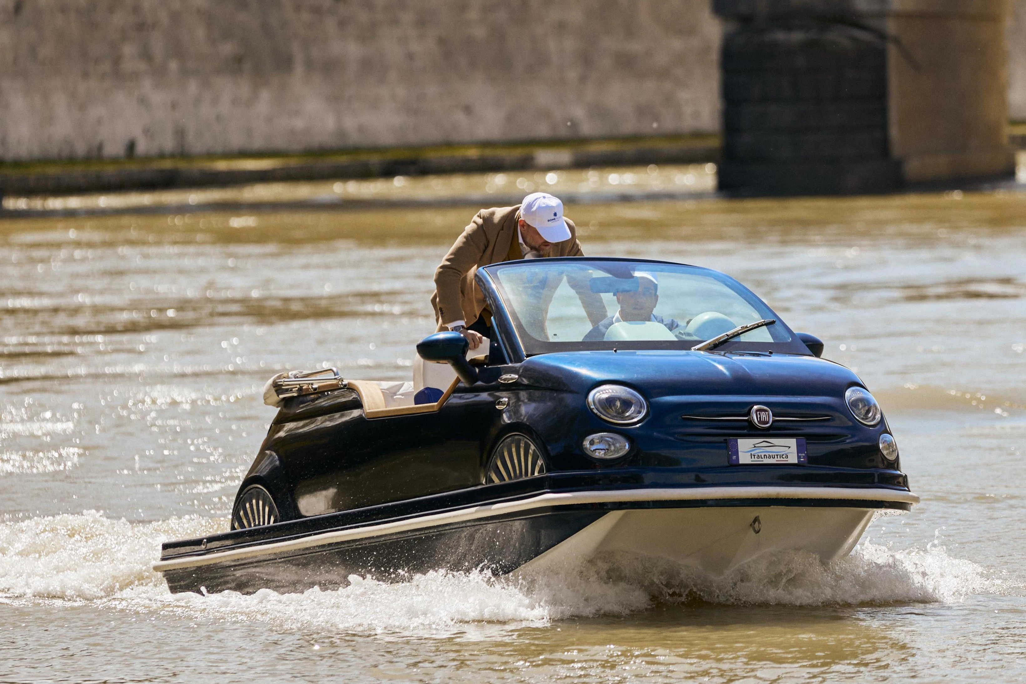 Tiber River Rome: 500 Boat Private Transfer