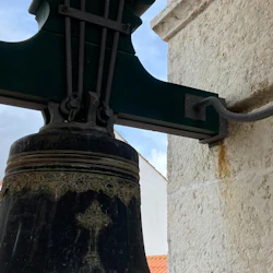 Detalj av en av de 3 klockorna