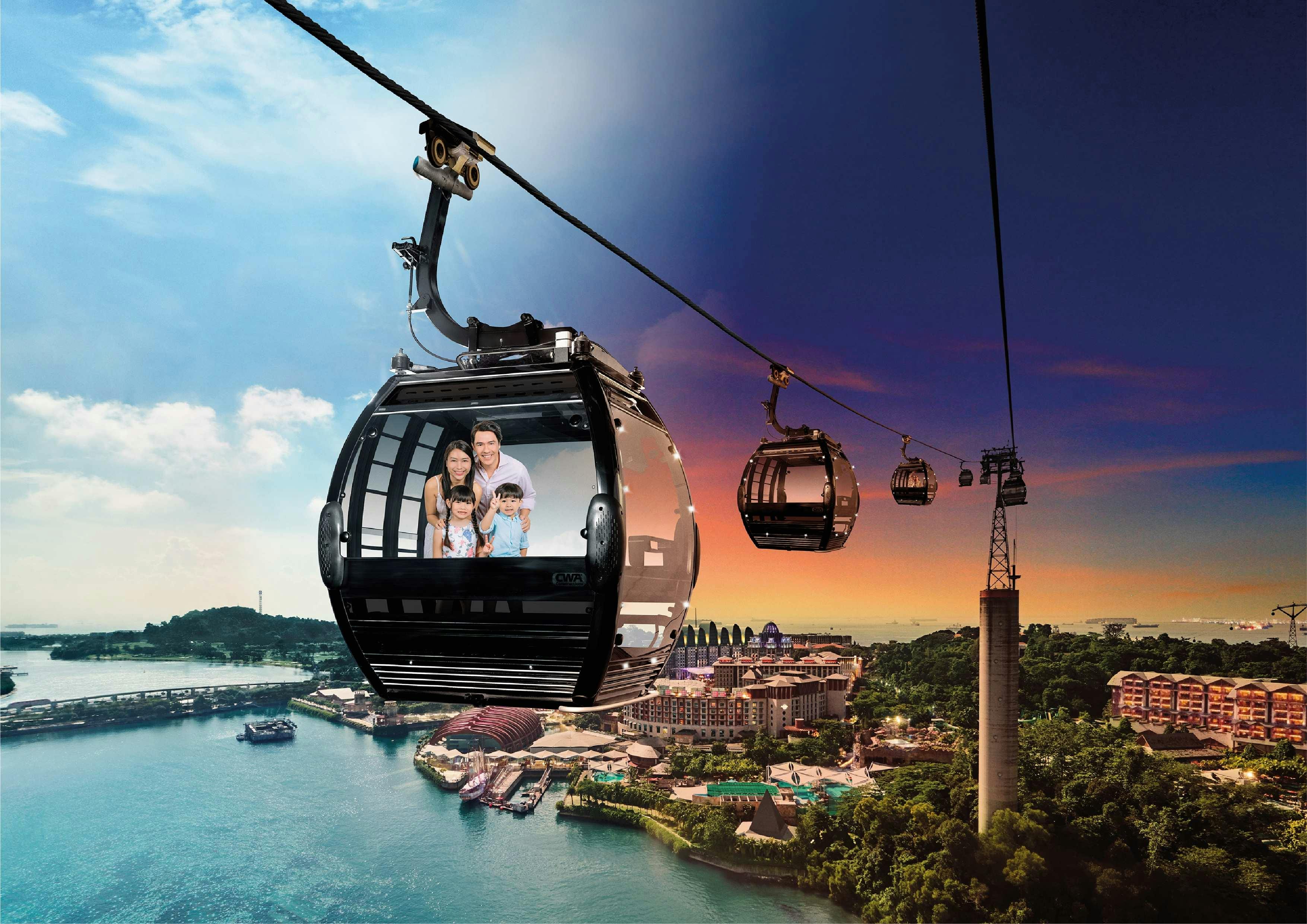 Bild einer Familie, die mit der Seilbahn fährt