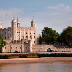 Tower of London & St Paul’s Cathedral: Guided Tour + Thames Cruise