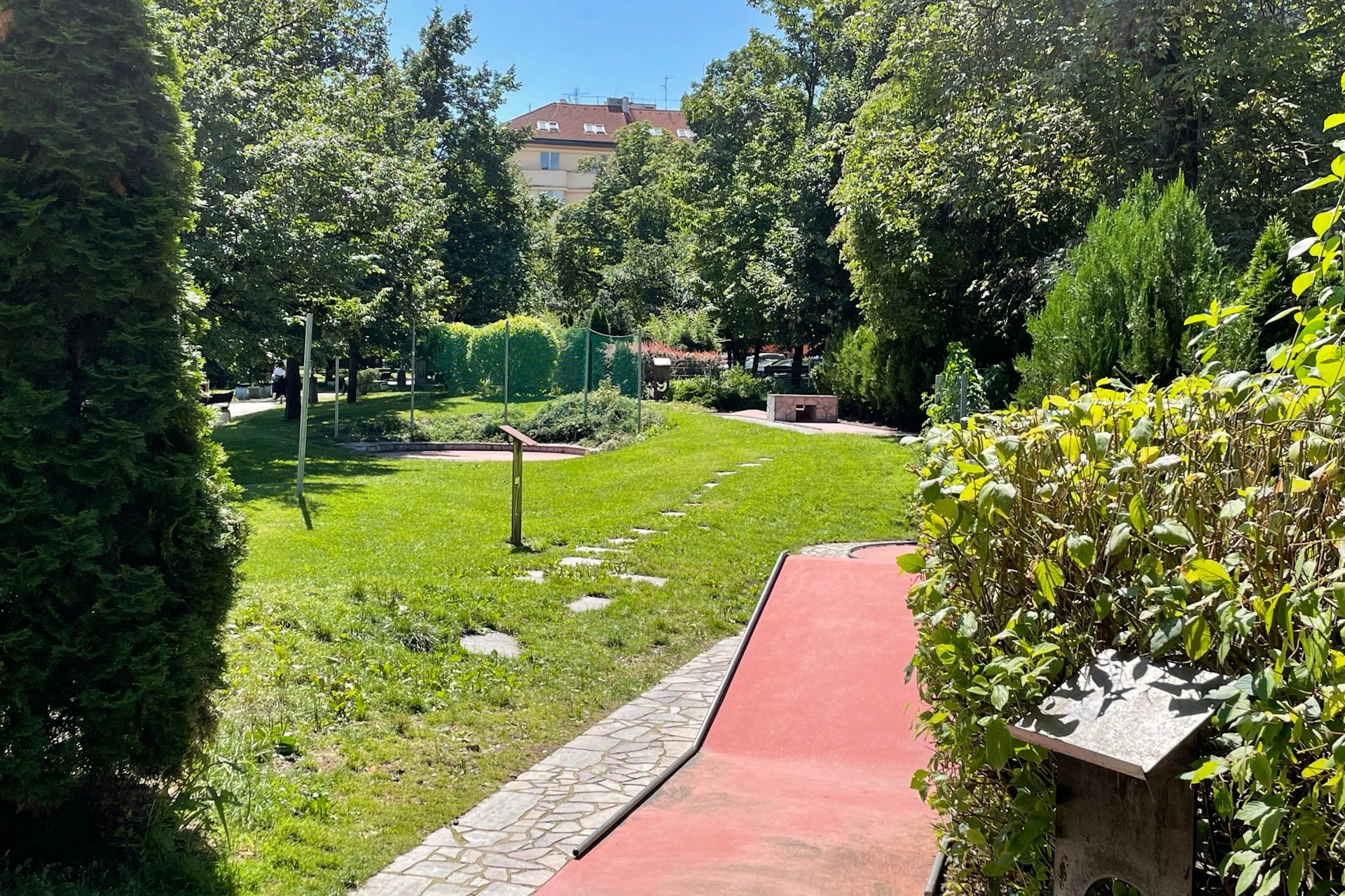 Mini-golf course