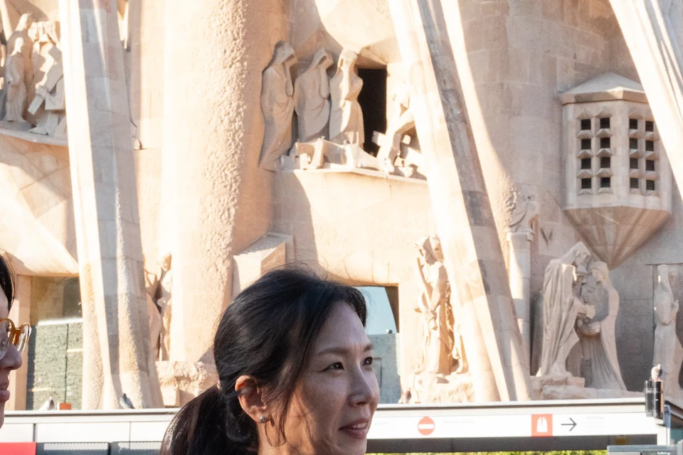 Guide explaining the facade to the group