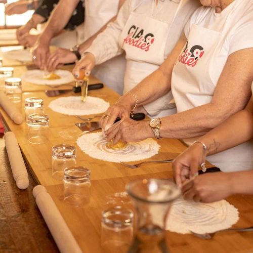 Florença: Aula de culinária de Tagliatelle, Ravioli e Tiramisu + vinho ilimitado - Photo 3