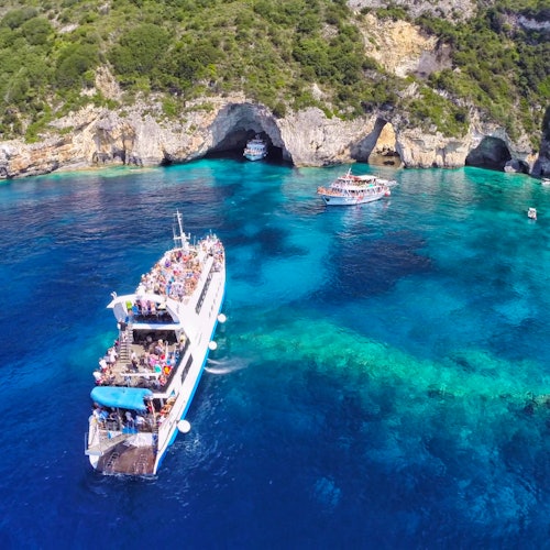 Crucero por las Cuevas Azules de Paxos y Antipaxos (pueblo de Lakka) desde el puerto de Corfú