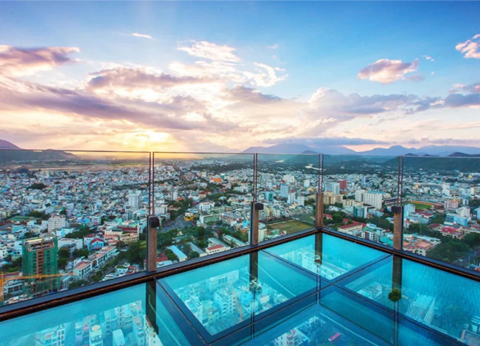 Skylight 360 Skydeck & Rooftop Beach Club Nha Trang: Admission