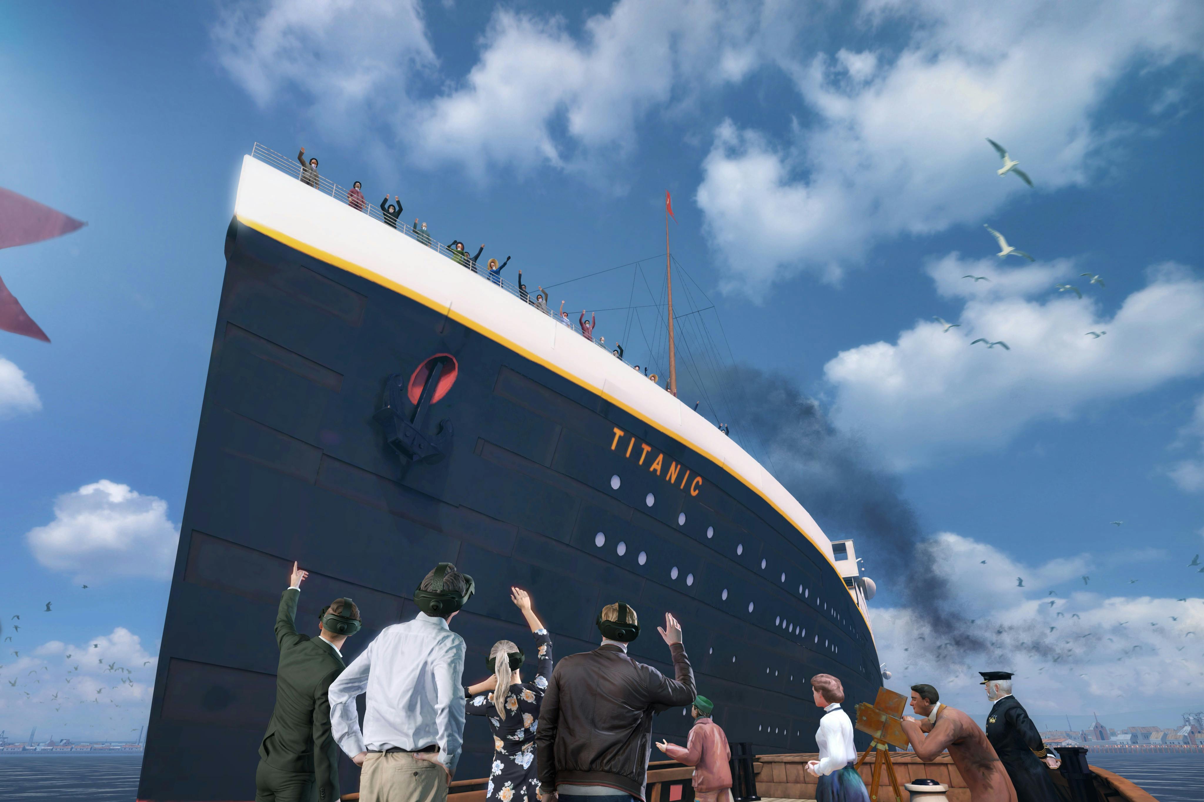 名为“泰坦尼克号”的大型船只，甲板上和下方的码头上有人在指着和挥手。 蓝天，背景是零散的云。