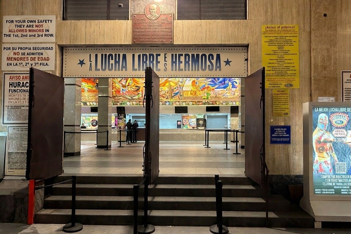 Mexico City: Lucha Libre Show + Transfer + Drinks - Photo 3