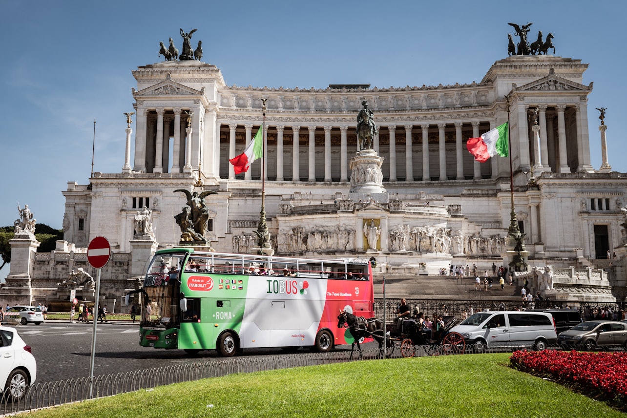 IOBUS Roma: Tour en bus turístico + Outlet Castel Romano - Alojamientos en Roma