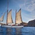 The schooner at the exit of the Calanques