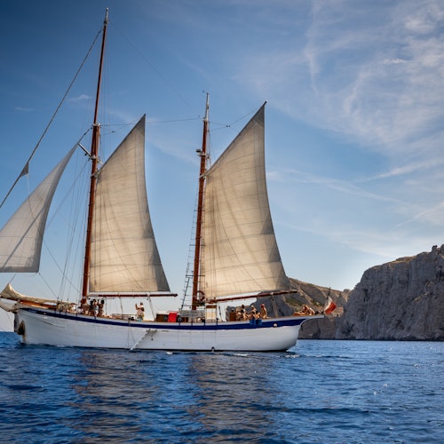 Marsella: Navegación por las Calanques con almuerzo y bebidas