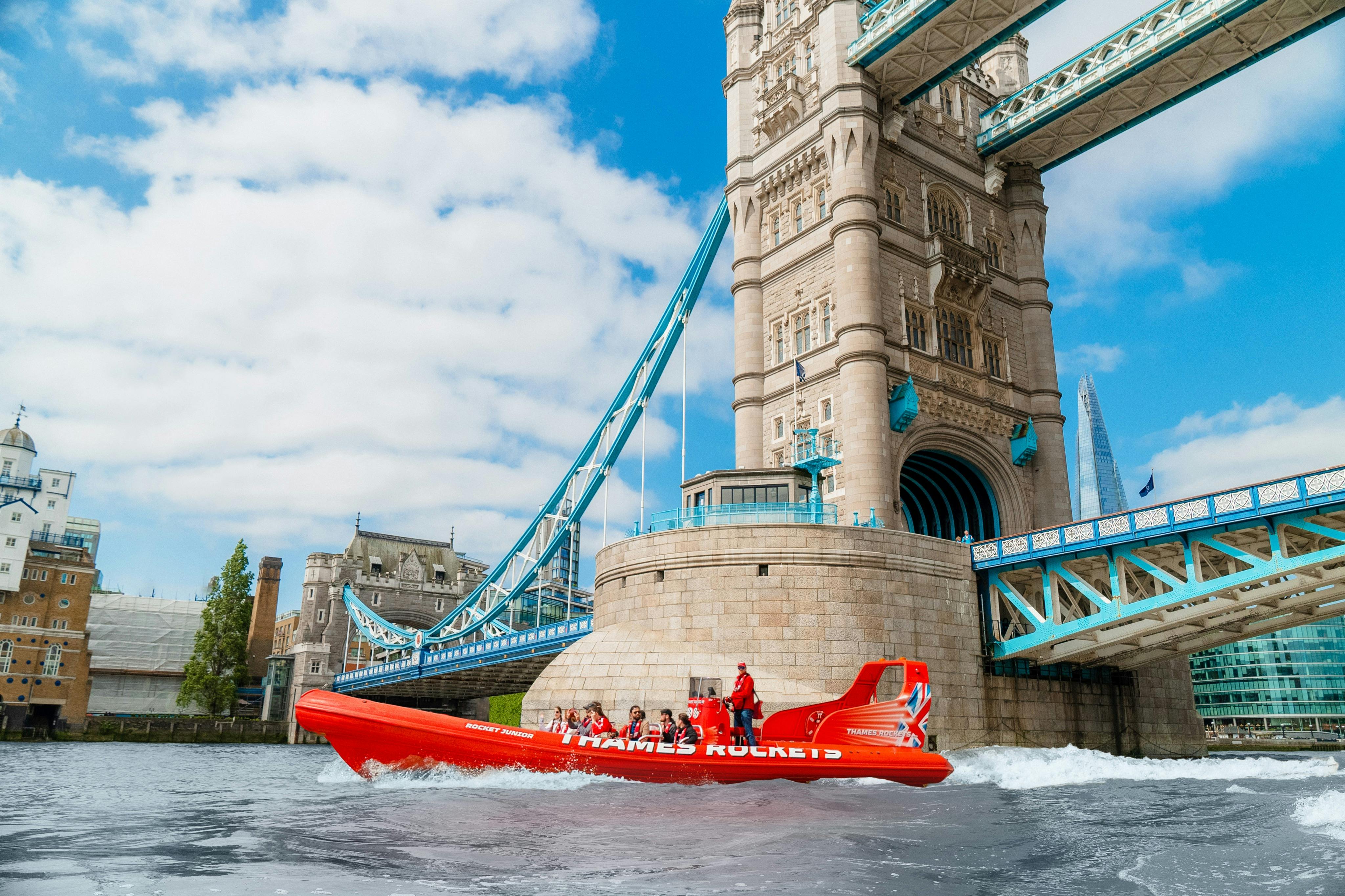 Admirez les sites les plus emblématiques de Londres à bord du premier bateau à moteur à toit ouvert de la capitale.