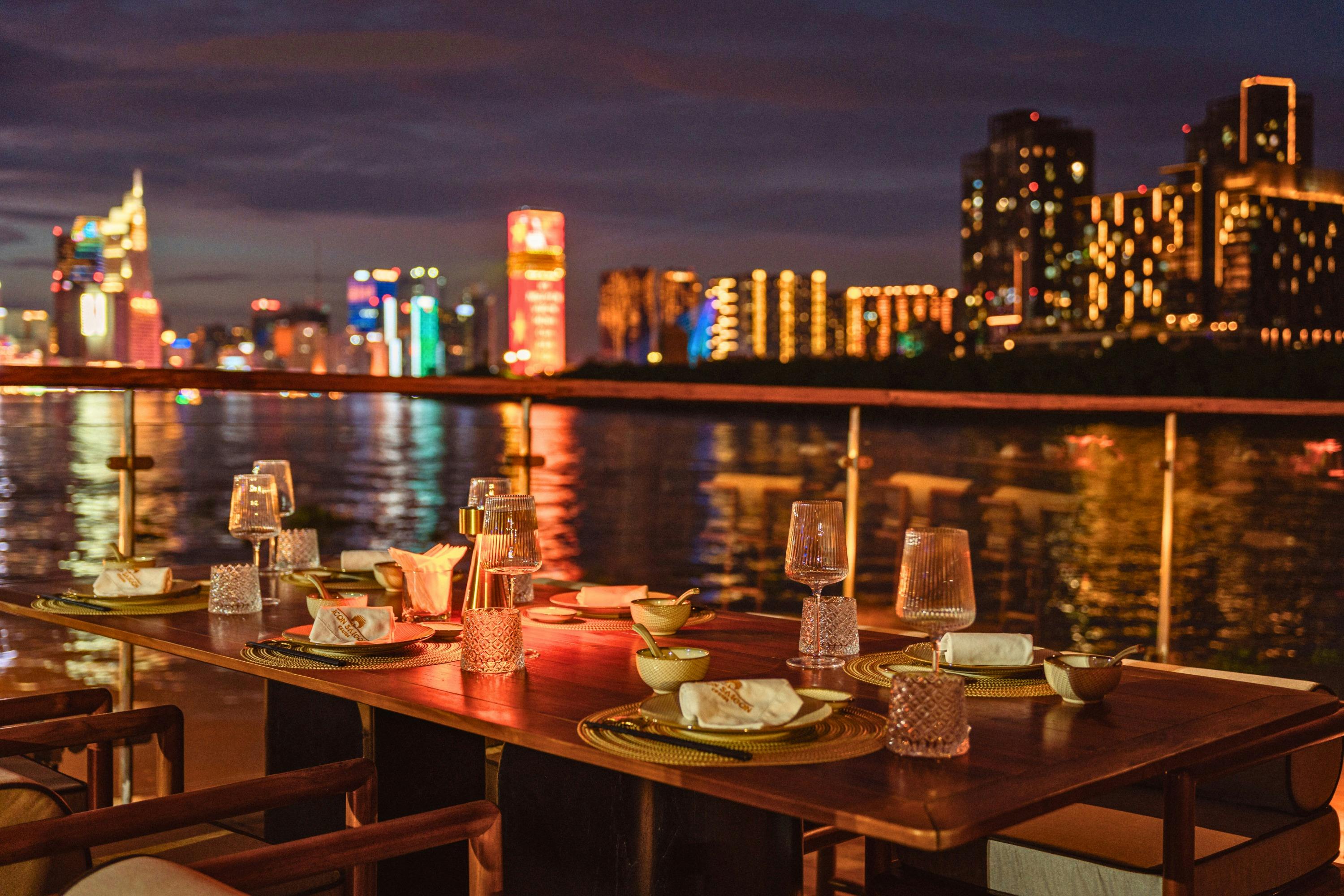 Ho Chi Minh City: Crociera sul fiume Saigon al tramonto o con cena + Drink di benvenuto — 4