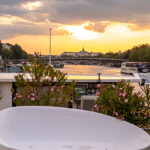 Seine River: 3-Course Dinner Cruise with Live Music by Diamant Bleu - Photo 11