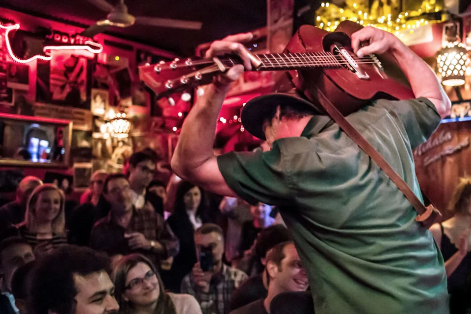 Bar live music - Italian Pub Crawls