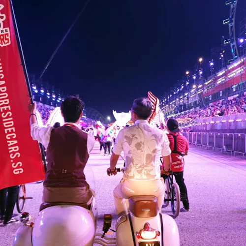 Vespa Night Tour of Singapore - Photo 5