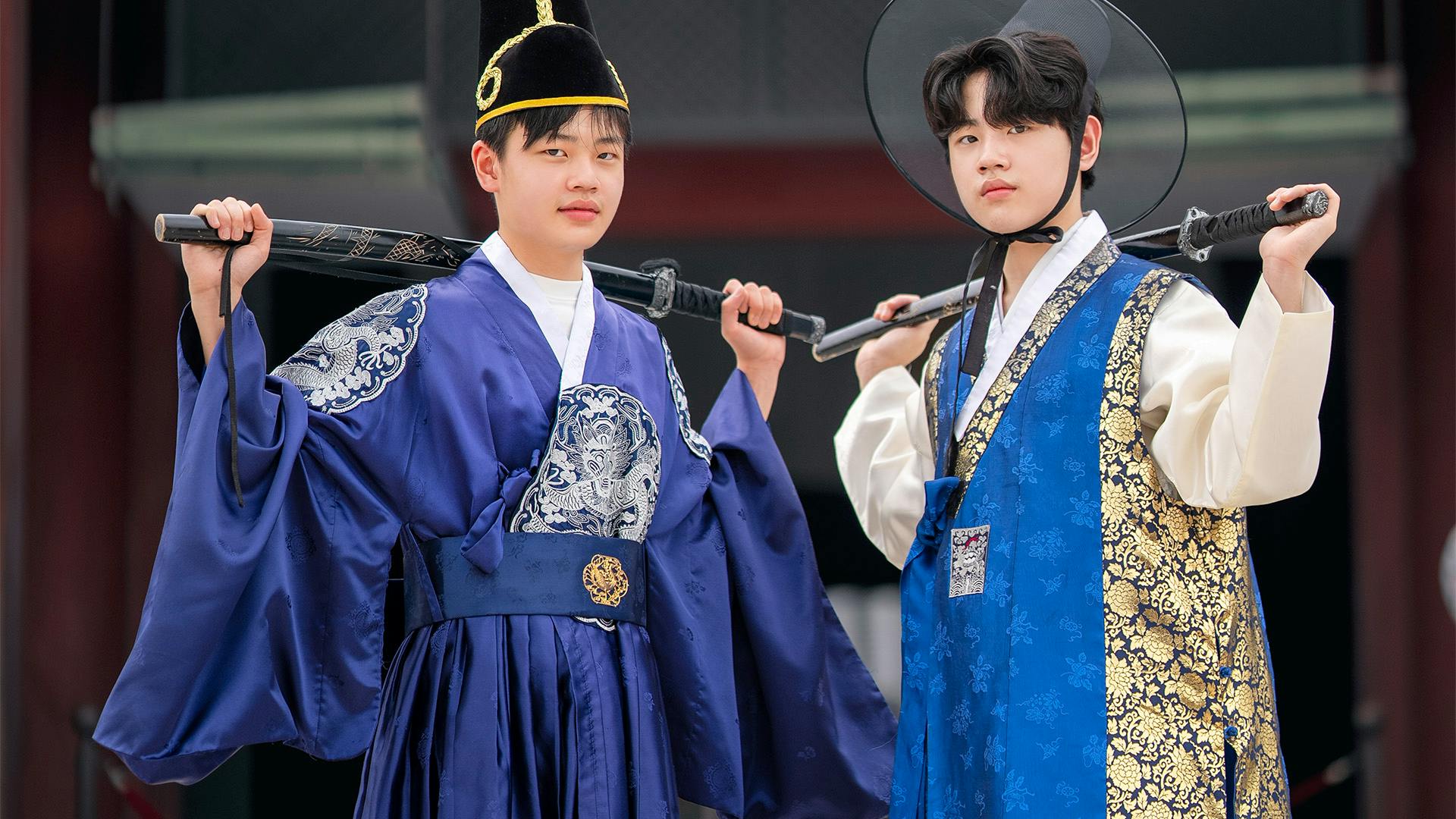 Daehan Hanbok: Gyeongbokgung Hanbok Rental & Photoshoot Experience - Photo 18