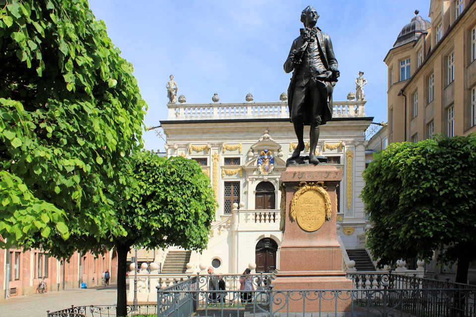 Goethedenkmal vor der Alten Handelsbörse