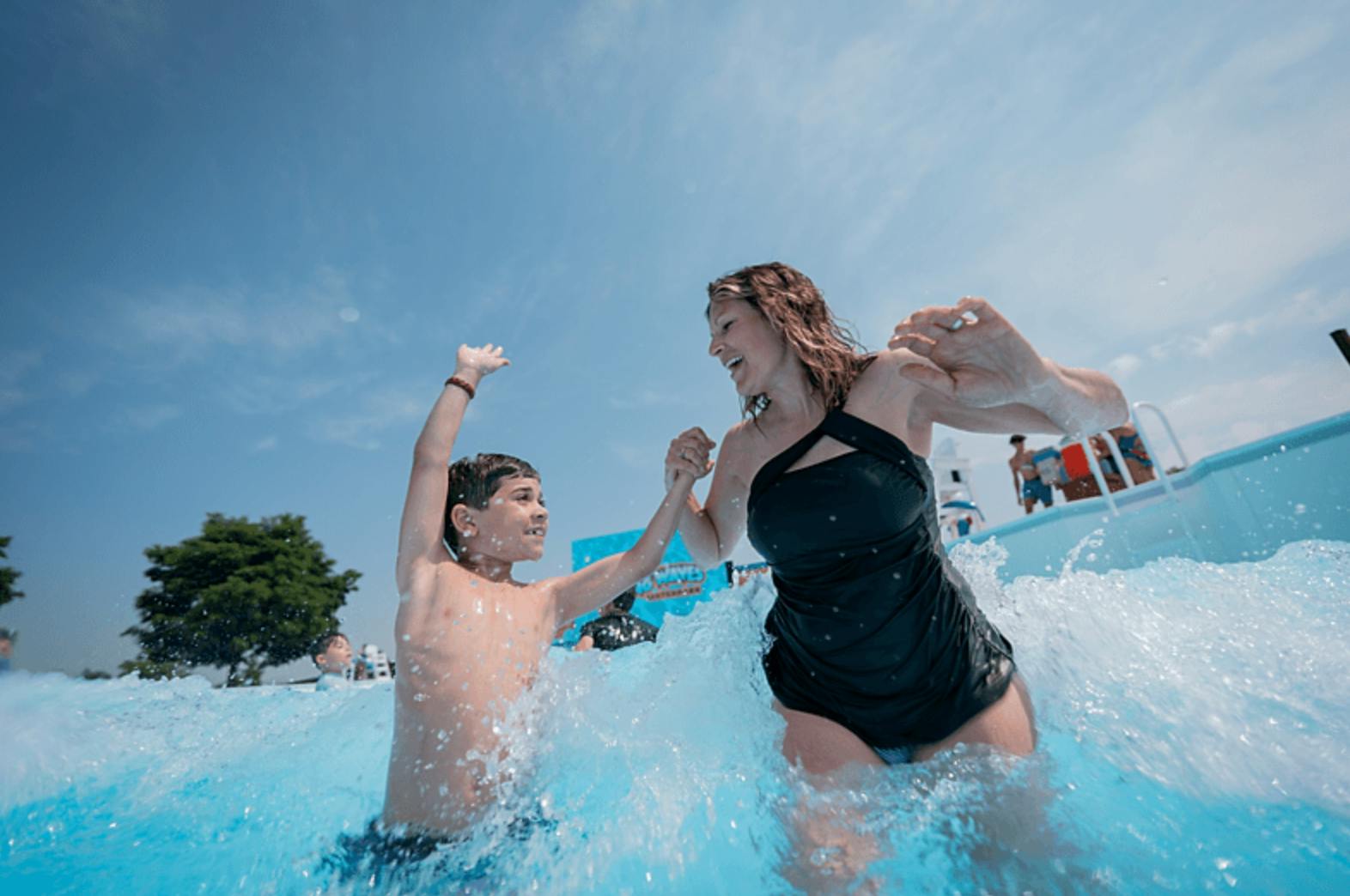 Raging Waters Los Angeles: Entry Ticket in San Dimas – Tiqets