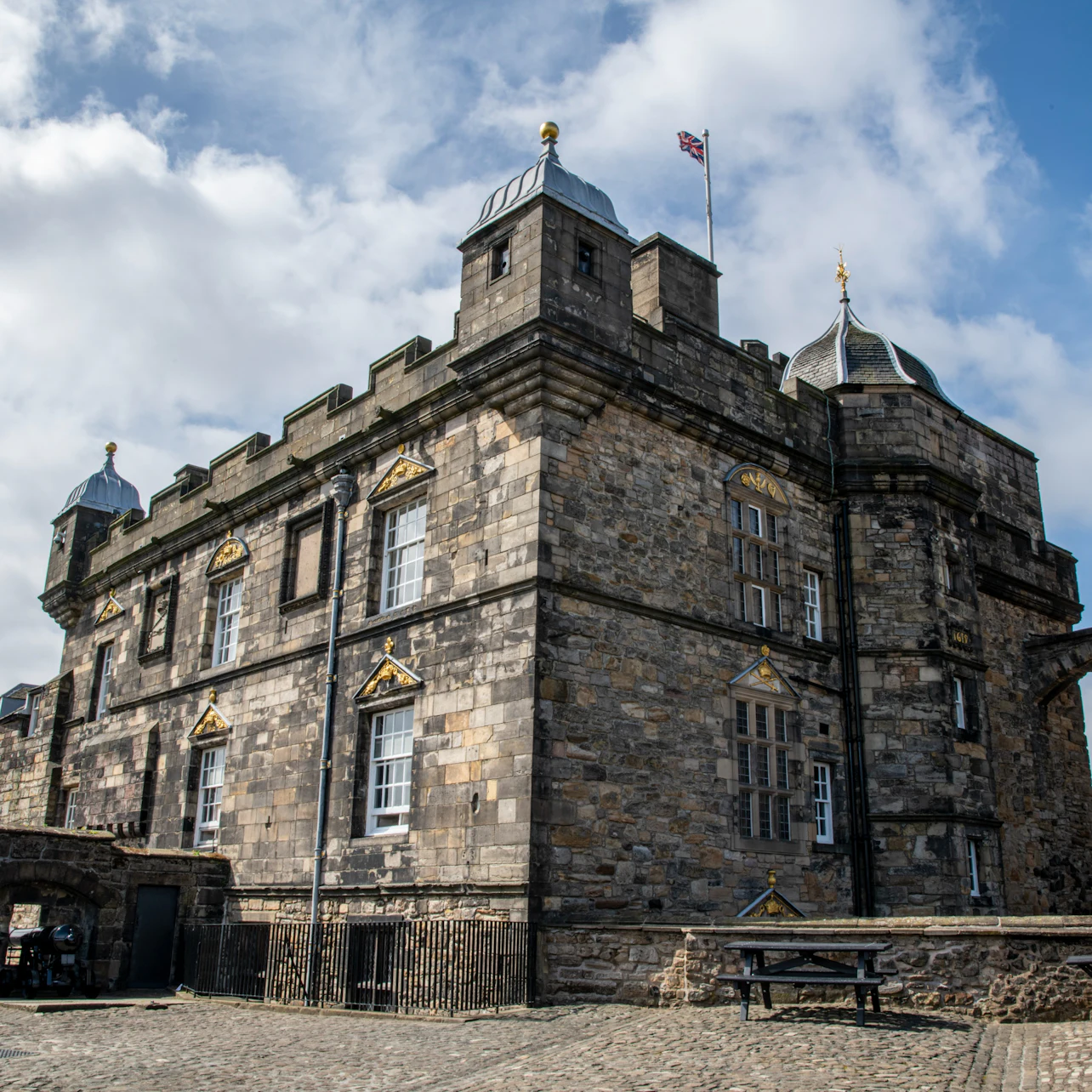 Edinburgh Castle: Entry Ticket + Guided Tour in Edinburgh β Tiqets