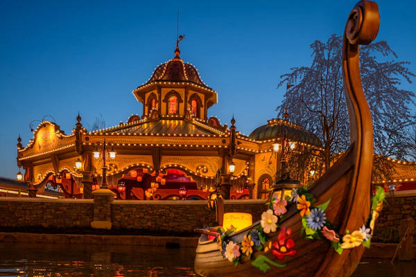 エッフェル塔 + パリ発ディズニーランド・パリ日帰り旅行