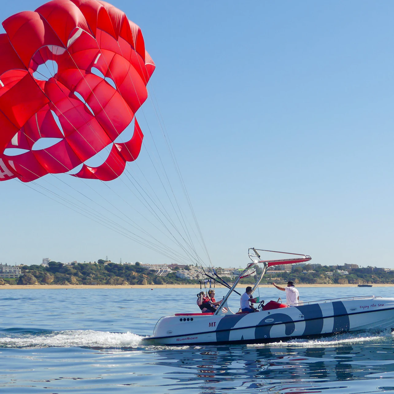 Albufeira: Guided Parasailing Experience