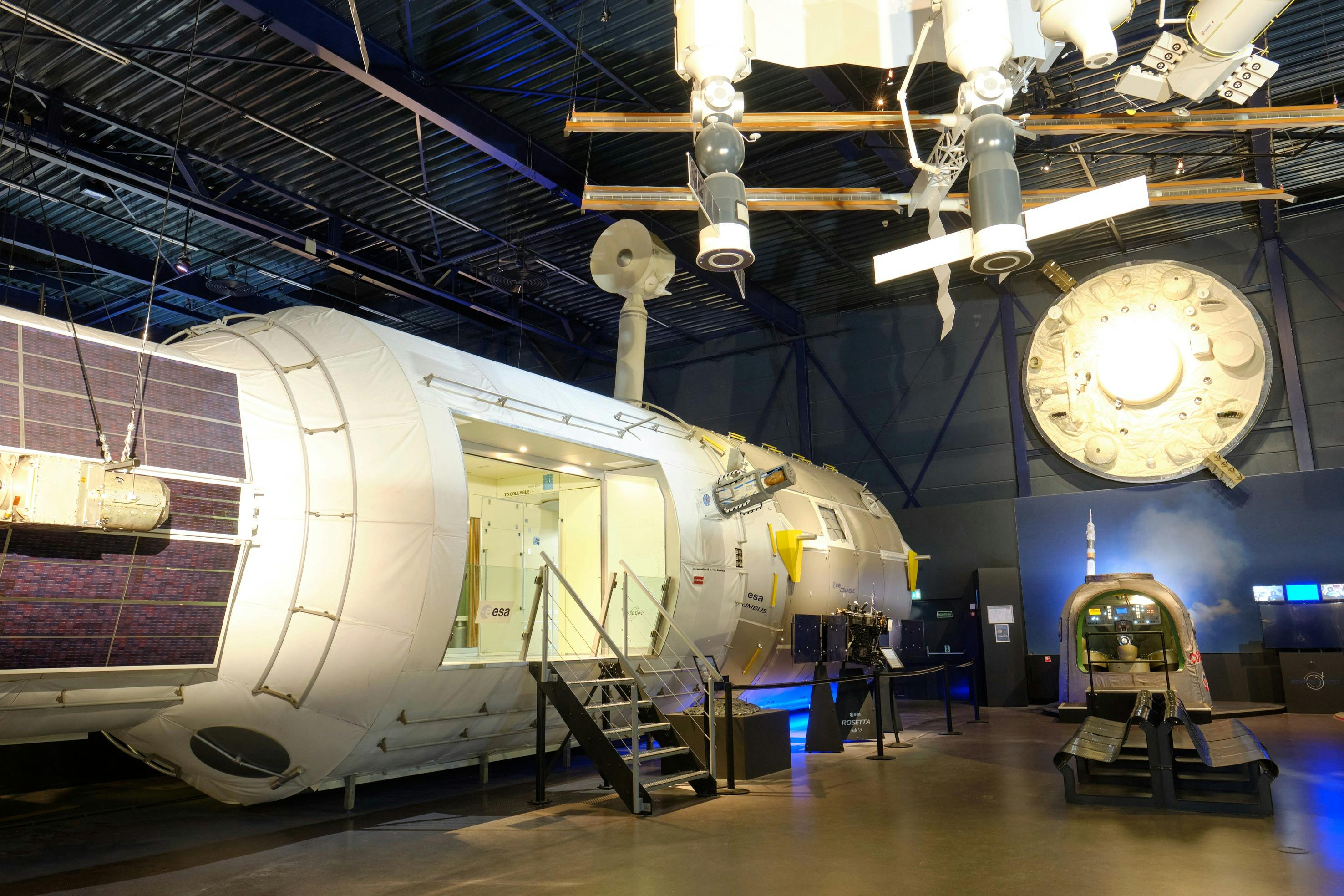 Gennemgå en skalamodel af ISS.