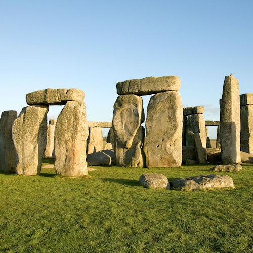 Stonehenge & Baths: Guided Day Trip from London with Bath Admission