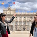 O guia turístico explica o Palácio Real