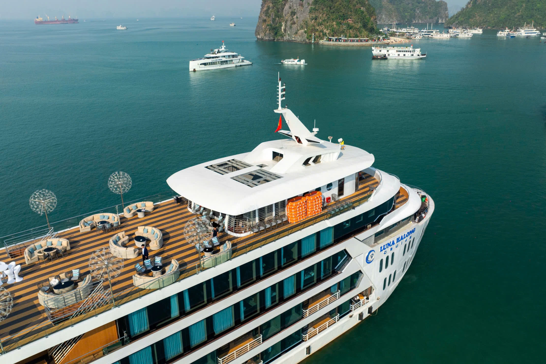 Ha Long Bay: Luna Cruise + Sung Sot & Ti Top + Optional Transfers + Meals