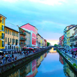 Il Naviglio grande di Milano al tramonto