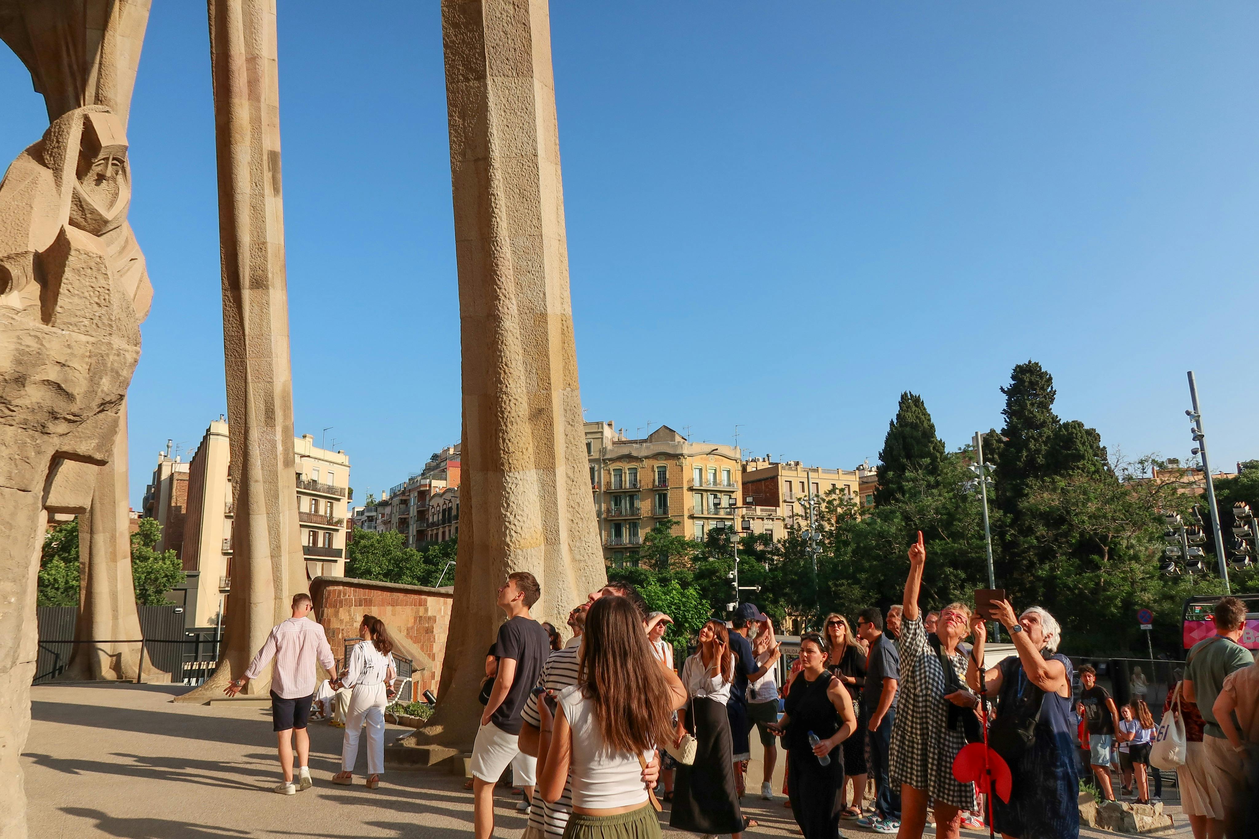 Sagrada Familia: Skip The Line Ticket + Führung auf Chinesisch — 6
