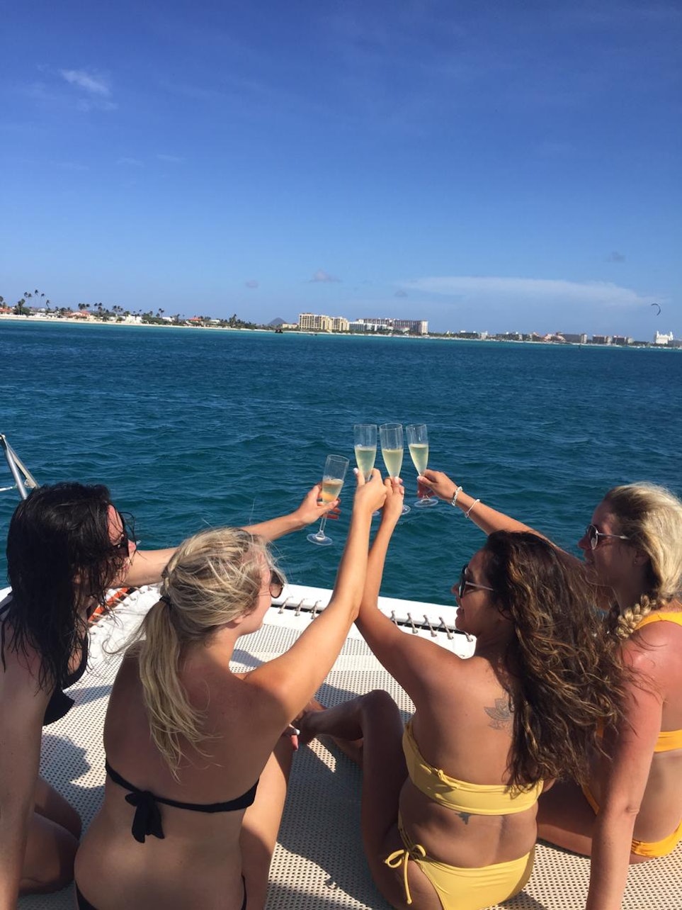 Crucero en catamarán de medio día con champán y brunch - Alojamientos en Playa de Palma