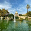 Il Parco Ciutadelle con le sue fontane, sculture e palme.