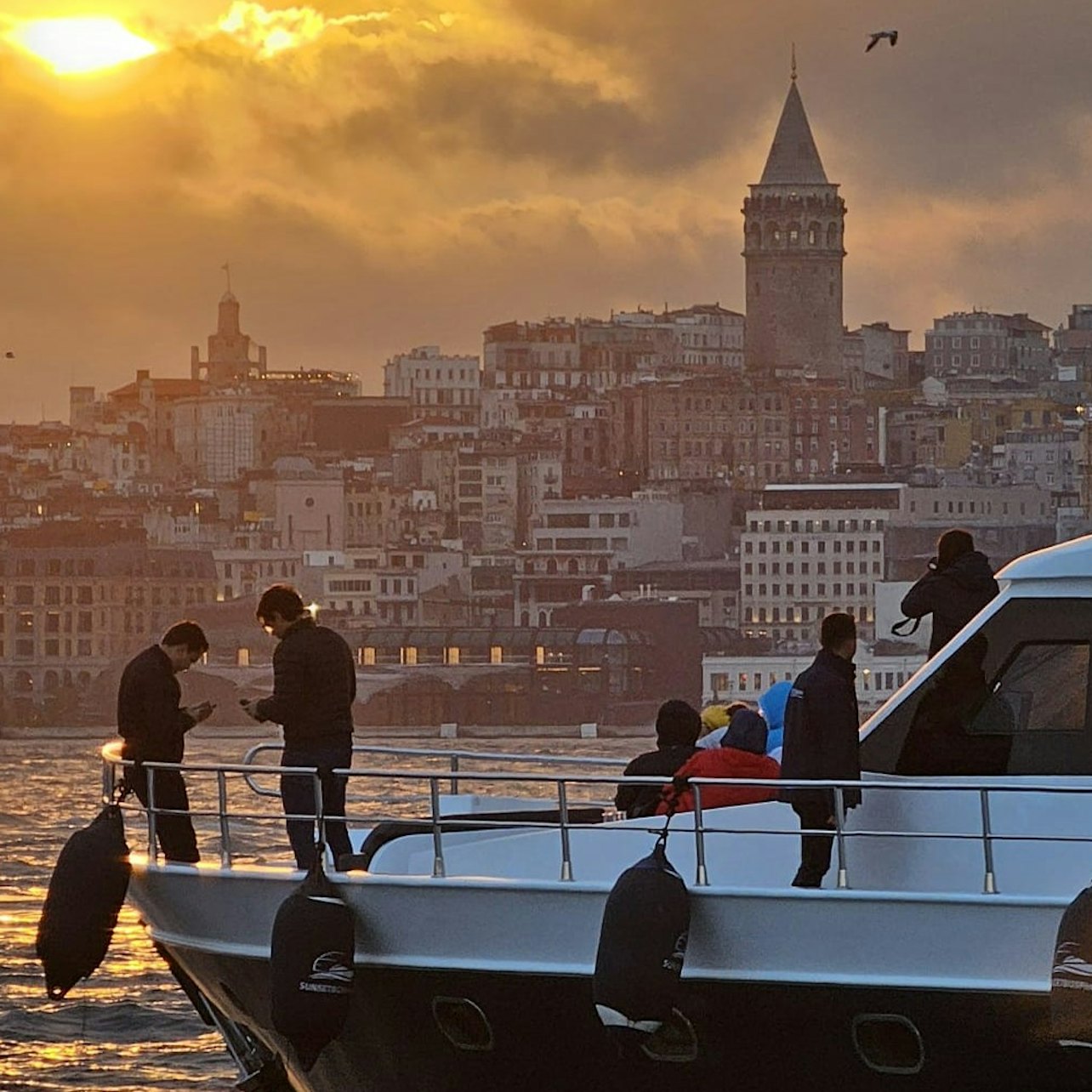 Istanbul: Bosphorus Sunset Yacht Cruise with Snacks in Istanbul β Tiqets