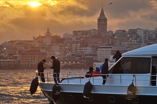 イスタンブール：ボスポラス海峡サンセットクルーズ（2.5時間(即日発券)