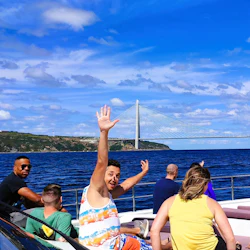 Istanbul: Bosphorus & Black Sea Sightseeing Cruise with Lunch