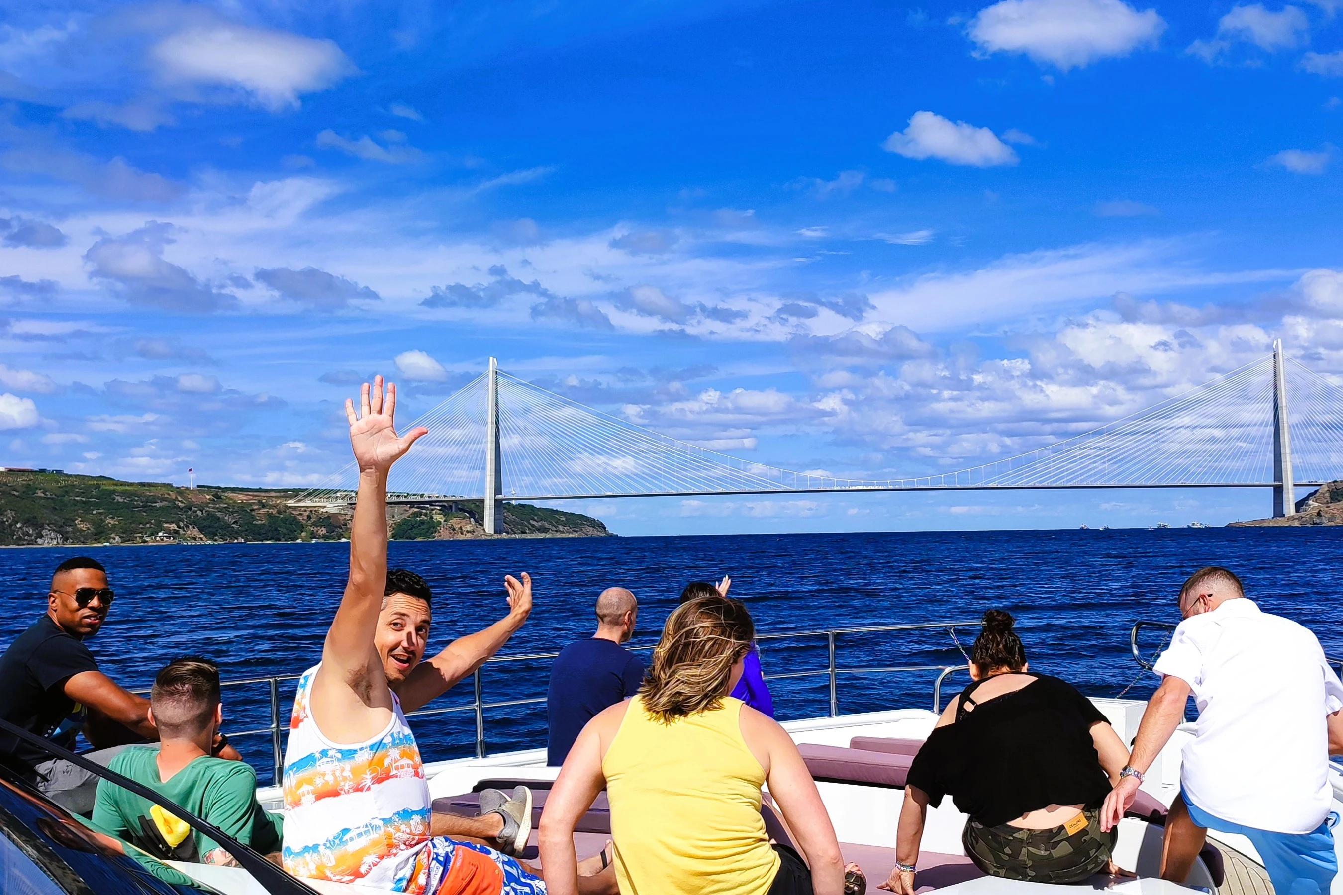 Istanbul: Bosphorus & Black Sea Sightseeing Cruise with Lunch