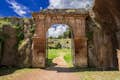 Portal des römischen Amphitheaters, archäologischer Park von Sutri