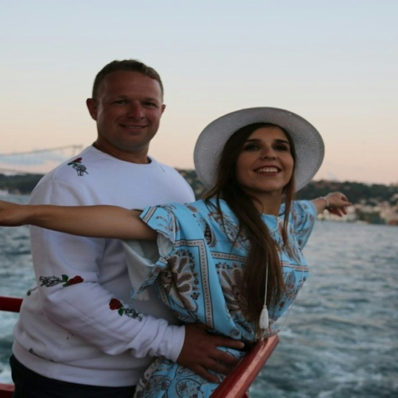 Istanbul: Guided Bosphorus Sightseeing Cruise + Audio Guide in Istanbul β Tiqets