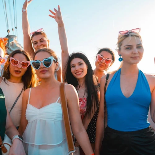 Lisbon: Sunset Boat Party + Live Music + Nightclub Entry - Photo 5