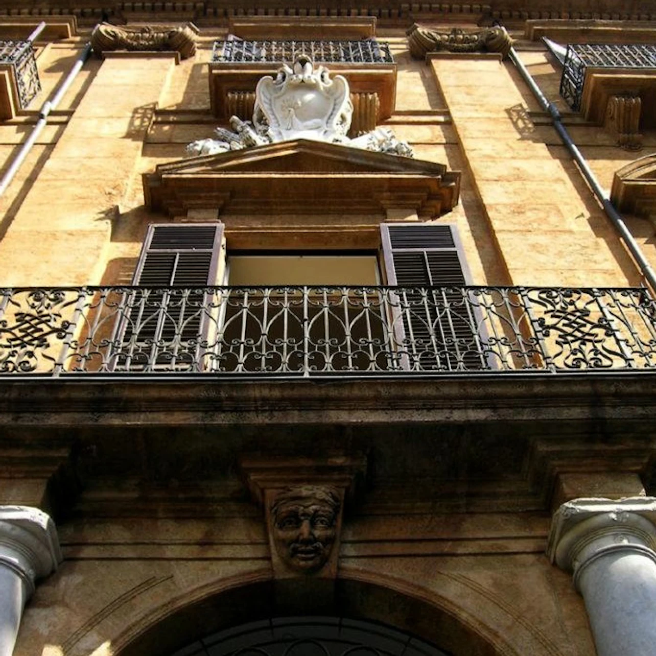 Palacio de Riso: Entrada