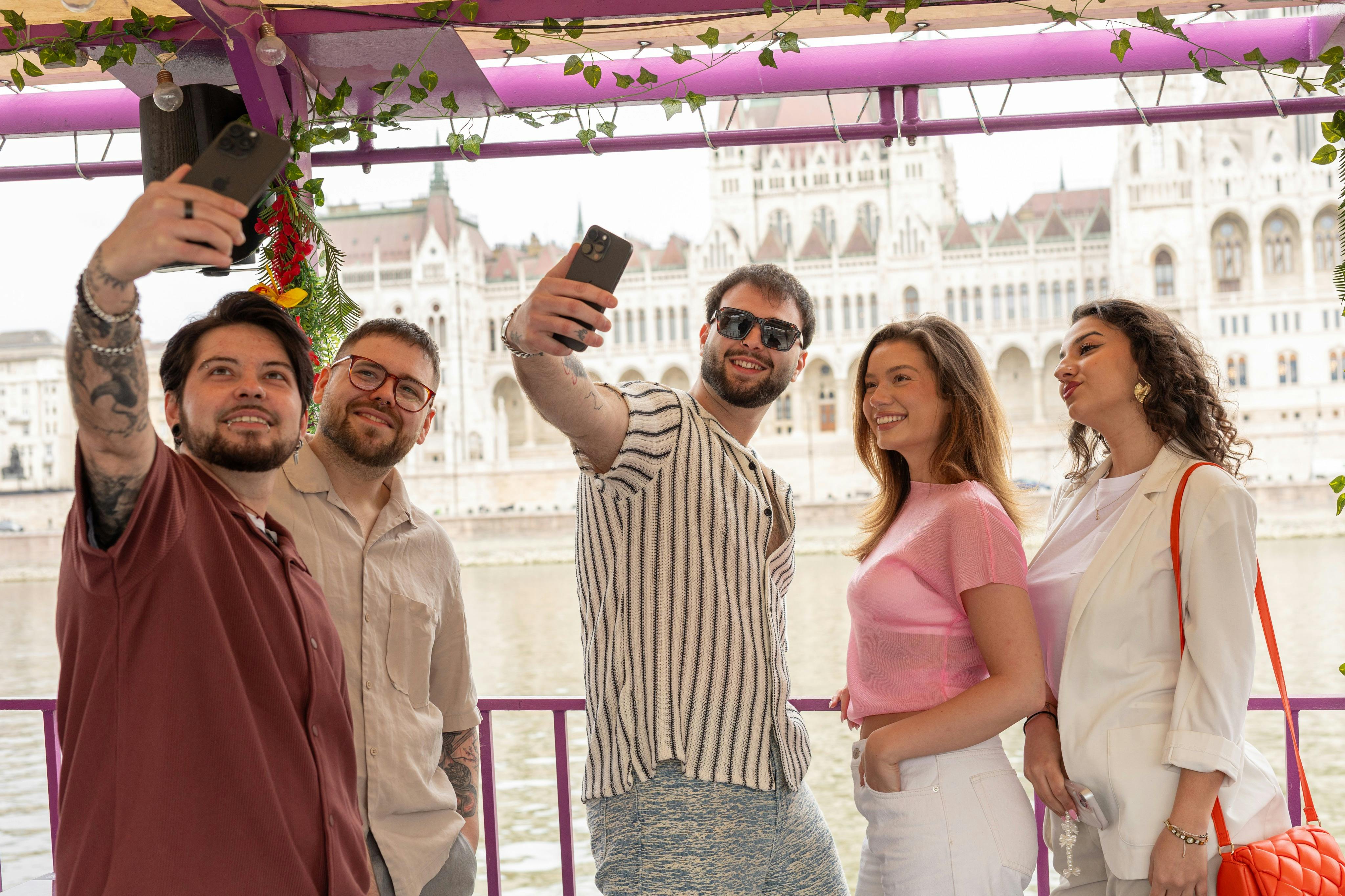 Budapest: Margaret Island Sightseeing Cruise + 1 Drink 4