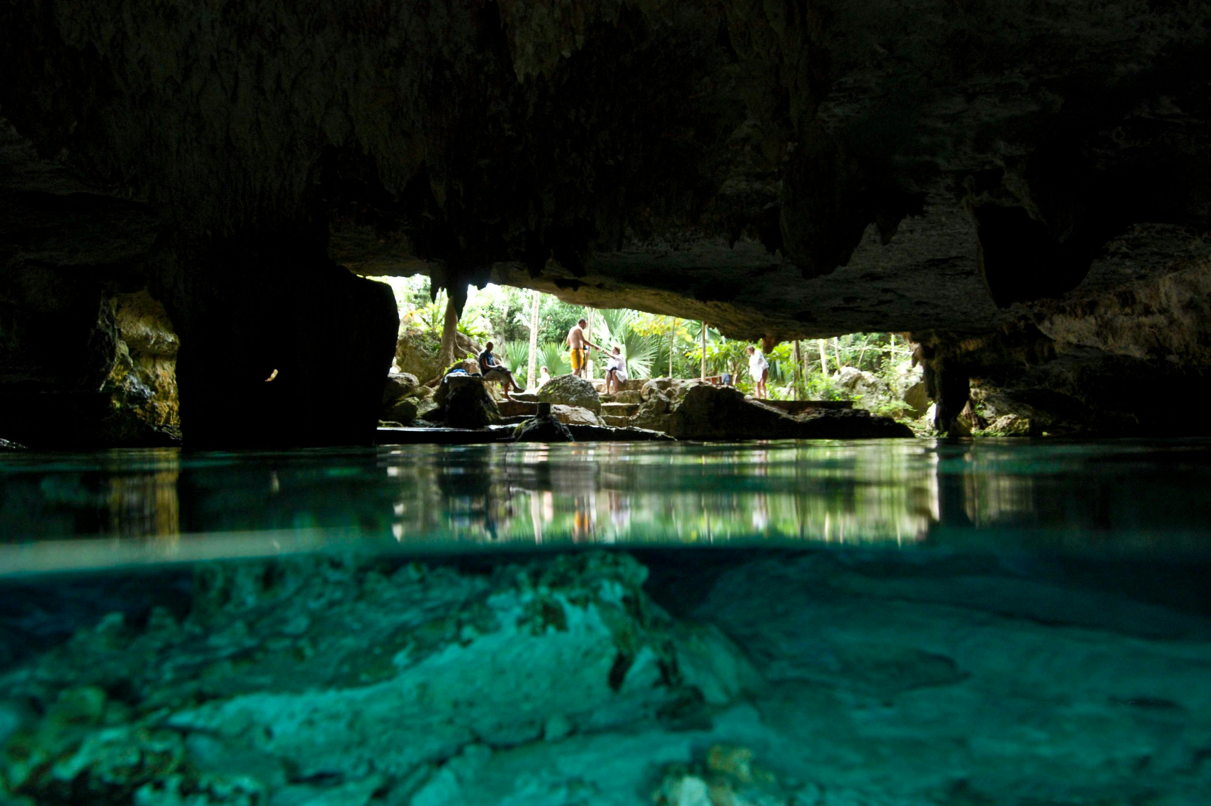 ΚΛΕΙΣΤΉ ΚΑΤΑΒΌΘΡΑ CENOTE