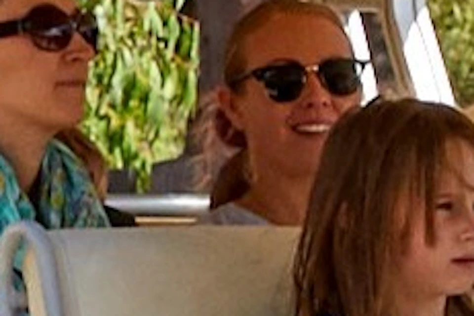 Explorer Bus