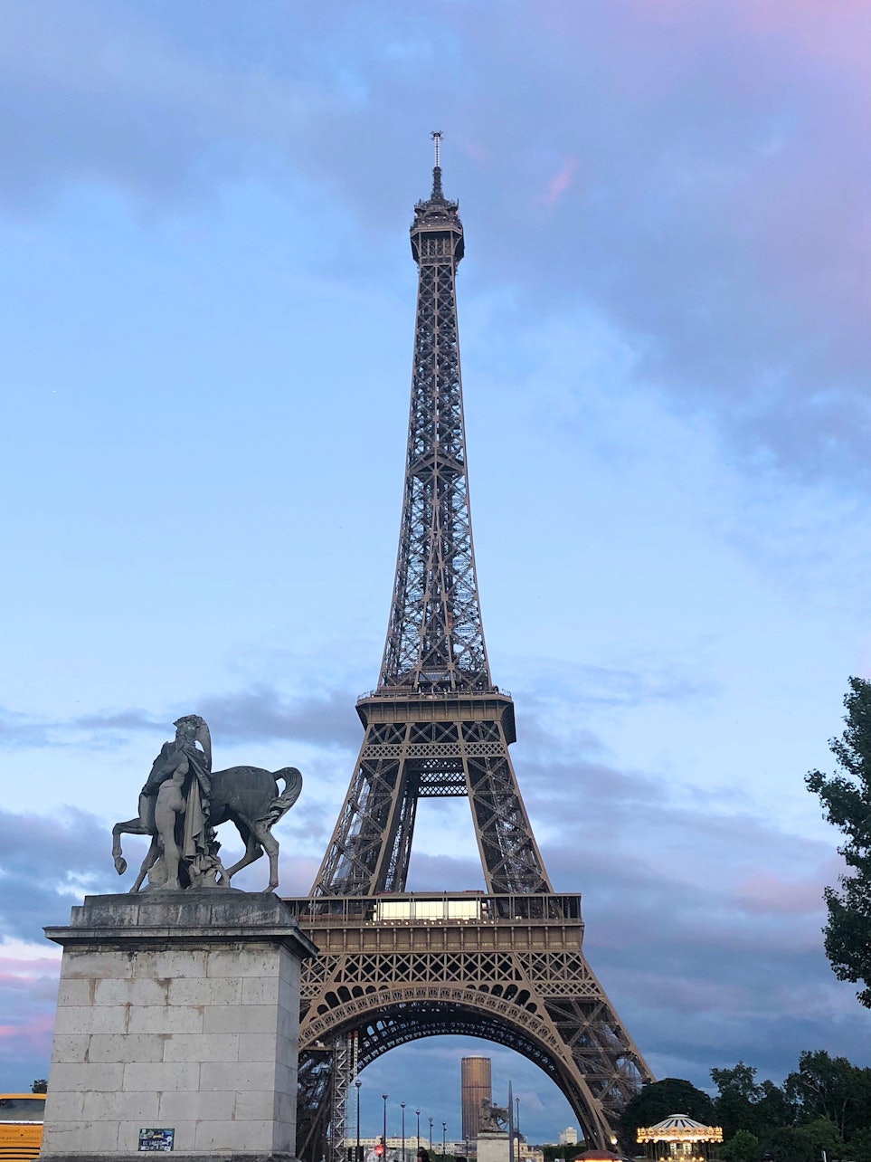 Torre Eiffel: Accesso prioritario al secondo piano e vertice opzionale - Alloggi in Parigi