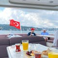 Bosporus-Sightseeing-Kreuzfahrt auf Luxusyacht