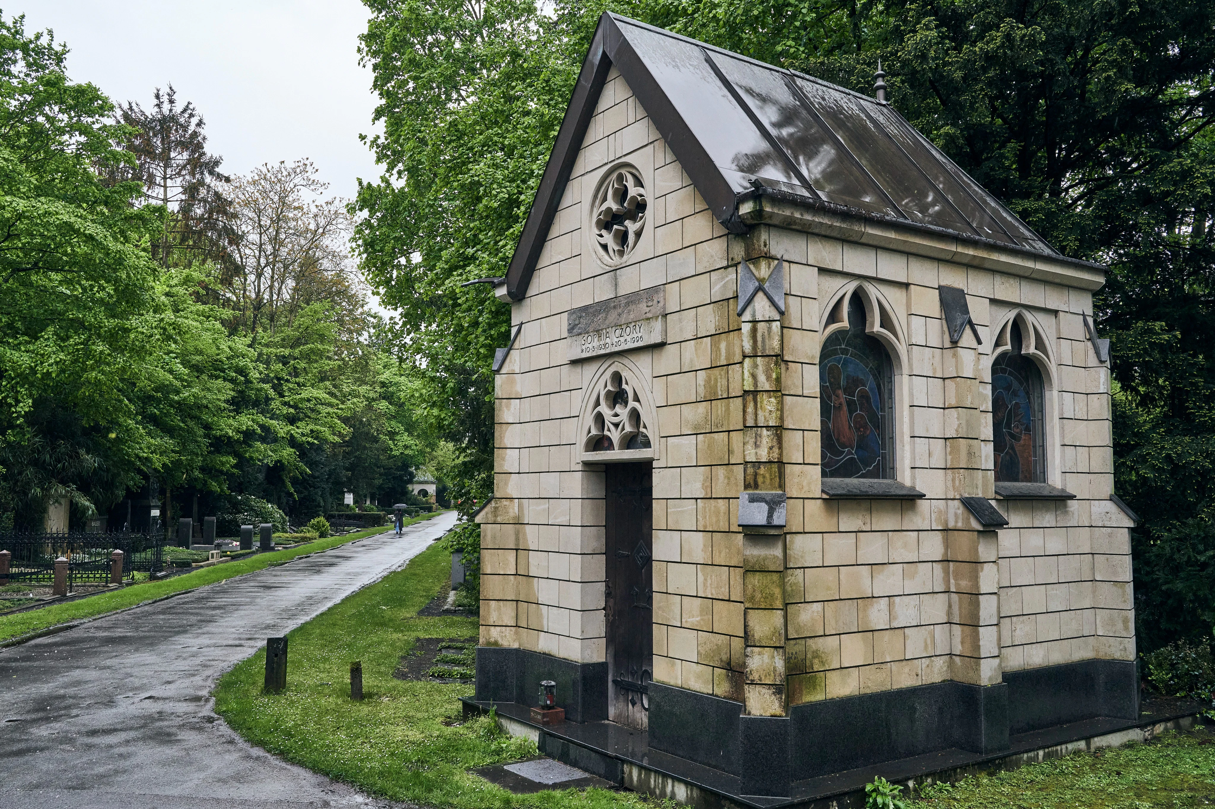 Cologne: Melaten Cemetery Guided Walking Tour
